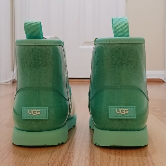 🔥 Todays Special Ugg Classic Clear Mini Waterproof Boots size 6 Youth/7.5 Women - Picture 5 of 13